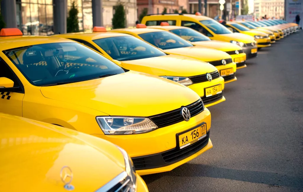 Сколько зарабатывает таксист эконом в Москве